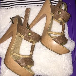 Platform clog sandals size 6
